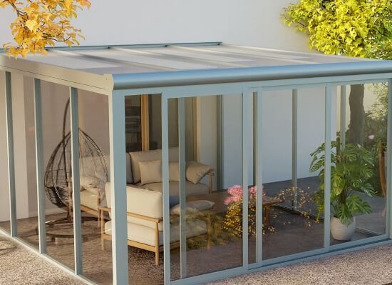 Zadaszenie tarasu z ochroną przeciwsłoneczną z montażem